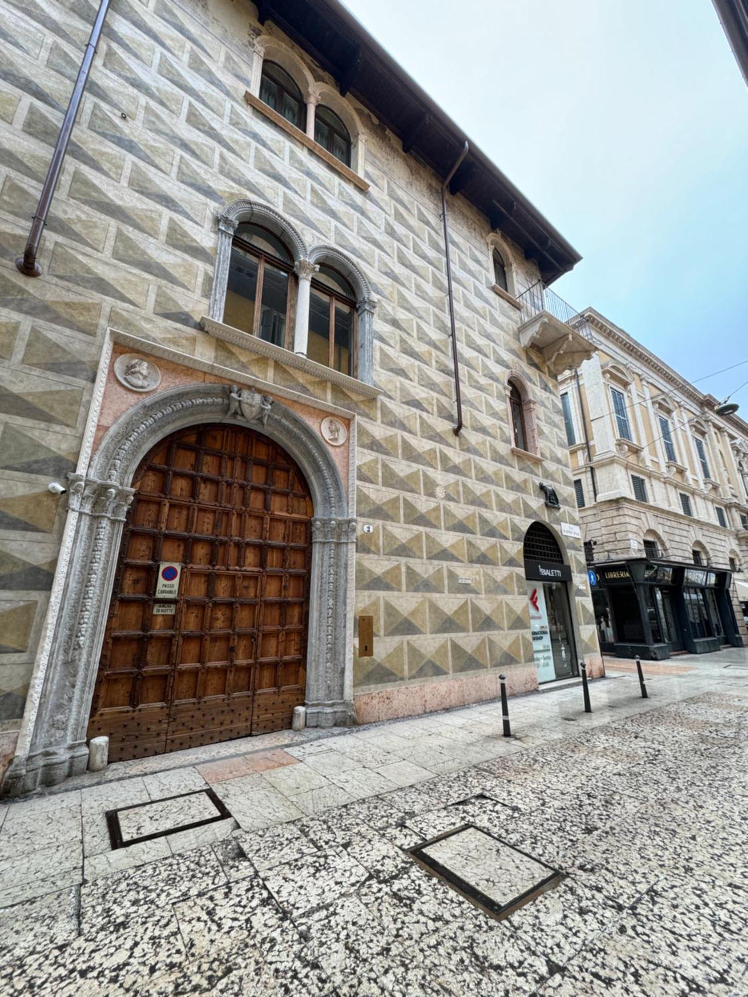 Palazzo Confalonieri Da Lisca Verona Exteriör bild