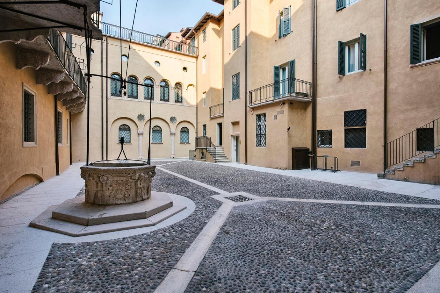 Palazzo Confalonieri Da Lisca Verona Exteriör bild