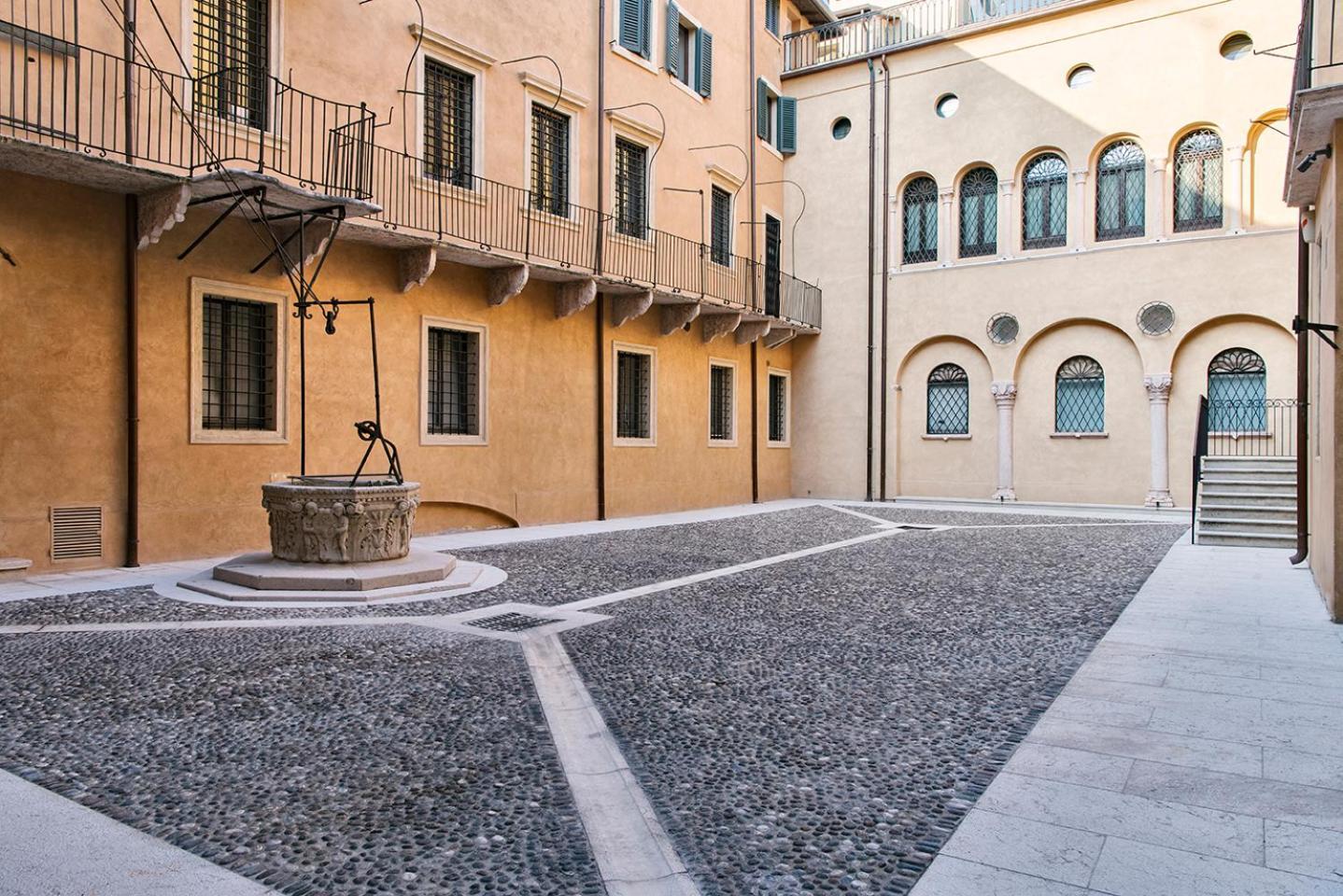 Palazzo Confalonieri Da Lisca Verona Exteriör bild