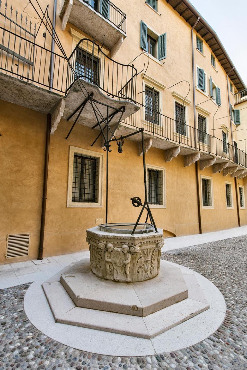 Palazzo Confalonieri Da Lisca Verona Exteriör bild